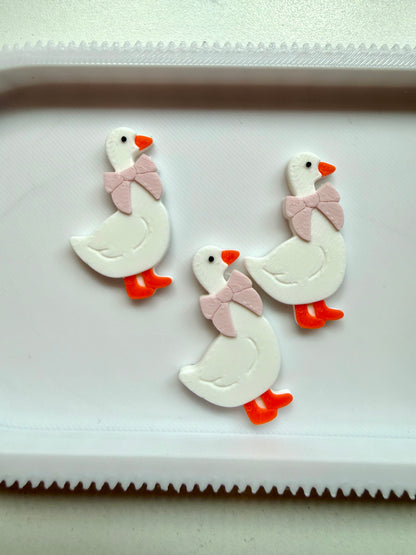 Flat Back Lid Charms – Goose with Bow